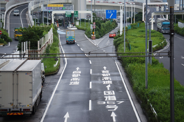 全国に700以上ある「二輪車通行禁止区間」 点検・見直しが求められる 